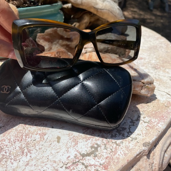 Chanel butterfly sunglasses - Picture 11 of 13